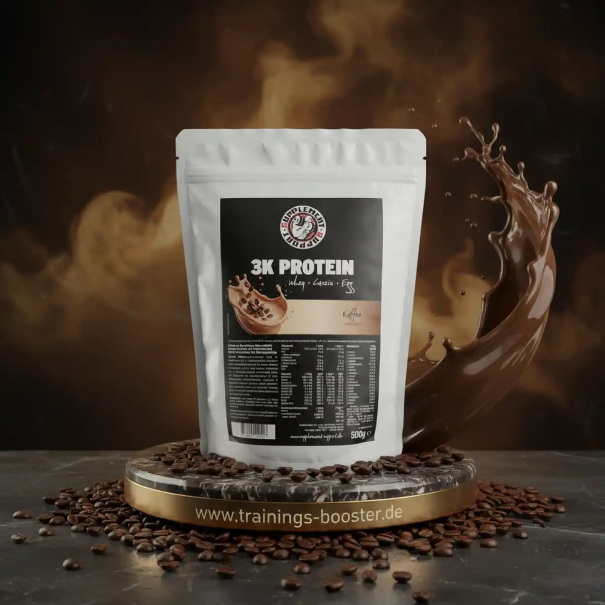 Supplement Support 3K Protein 500g in Kaffee-Geschmack auf einem Bett aus Kaffeebohnen.