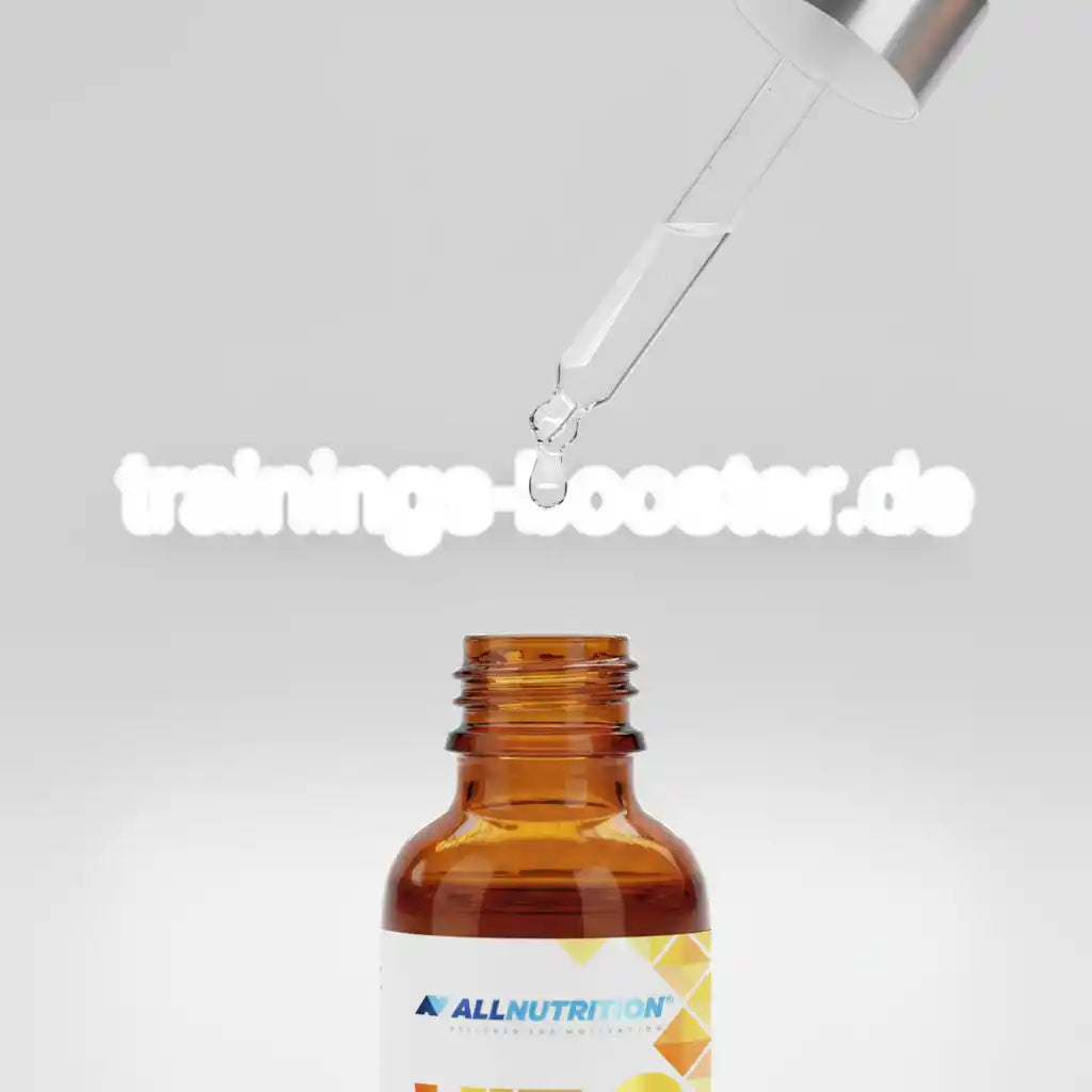 Nahaufnahme einer Pipette, die einen Tropfen Flüssigkeit in eine braune Allnutrition-Glasflasche gibt.