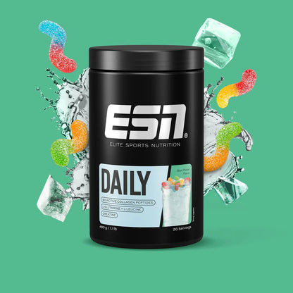 ESN Daily Bioactive Collagen Peptides mit Sour Power Geschmack, umgeben von Gummibärchen und Eiswürfeln