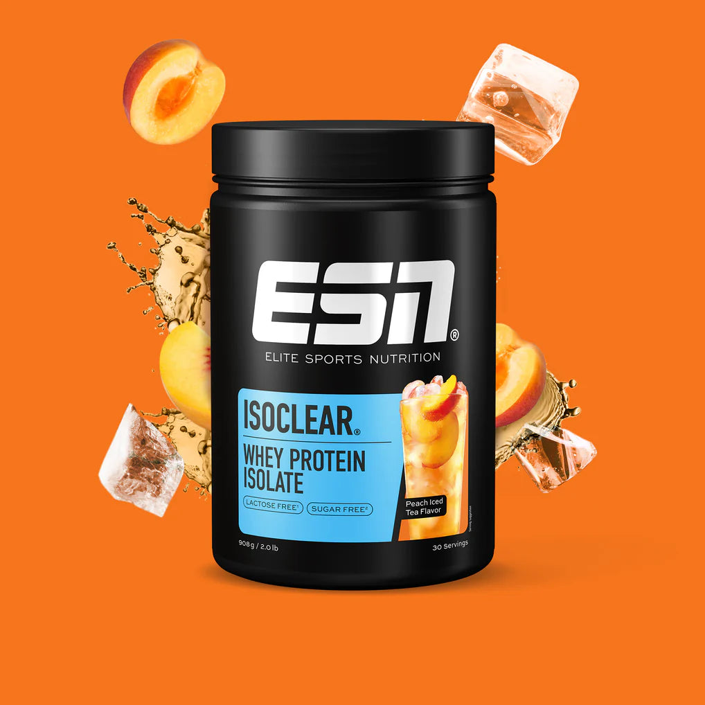 ESN ISOCLEAR Whey Protein Isolate in Pfirsich-Eistee Geschmack vor orangefarbenem Hintergrund