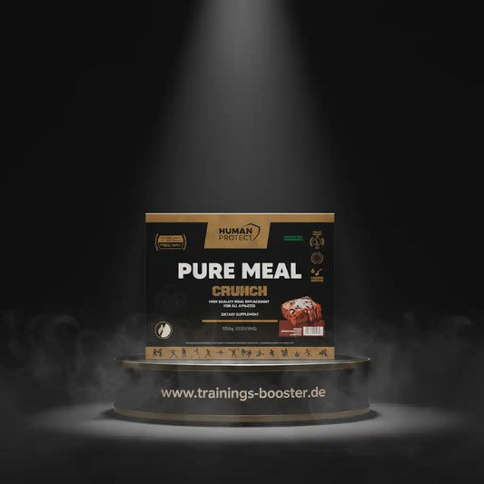 Human Protect Pure Meal Crunch Mahlzeitenersatz Verpackung auf einem goldenen Podest