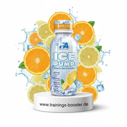 FA Nutrition ICE PUMP Shot mit Orangen und Eiswürfeln auf weißem Podest