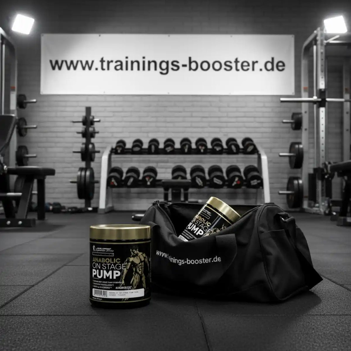 Kevin Levrone Anabolic On Stage Pump Booster Dose neben einer Sporttasche im Fitnessstudio