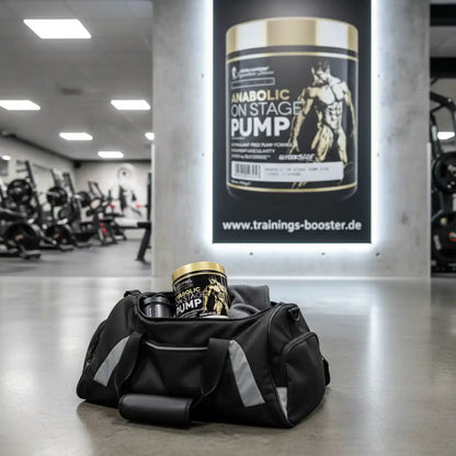 Kevin Levrone Anabolic On Stage Pump Booster in einer Sporttasche im Fitnessstudio