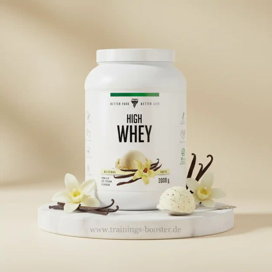 High Whey Proteinpulver Vanille Ice Cream Geschmack in weißem Dose mit Vanilleblüten.